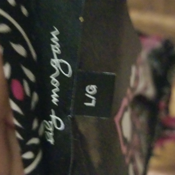 Lillie Morgan bandana like shirt - Picture 2 of 3